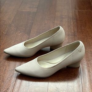 Vivaia Women's Pointed Knit Heels in Almond, Size 7